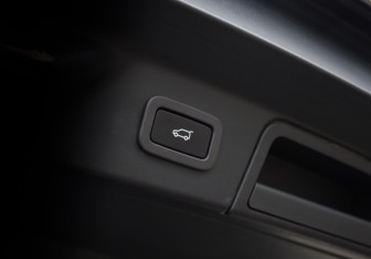 Подержанный автомобиль Land Rover Range Rover Velar 2019 года (37 фото)