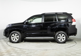 Подержанный автомобиль Toyota Land Cruiser Prado 2009 года (8 фото)