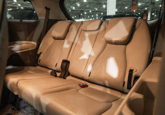 Подержанный автомобиль Kia Carnival 2020 года (11 фото)