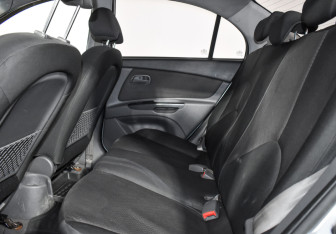 Подержанный автомобиль Kia Rio Sedan 2010 года (12 фото)