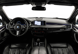 Подержанный автомобиль BMW X5 2015 года (11 фото)