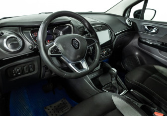 Подержанный автомобиль Renault Kaptur 2021 года (11 фото)