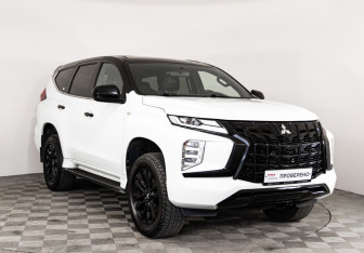 Подержанный автомобиль Mitsubishi Montero Sport 2022 года (4 фото)