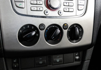 Подержанный автомобиль Ford Focus Hatchback 2006 года (12 фото)