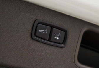 Подержанный автомобиль Porsche Macan 2015 года (36 фото)