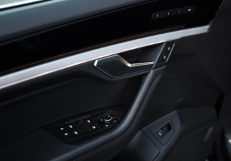 Подержанный автомобиль Volkswagen Touareg 2020 года (28 фото)