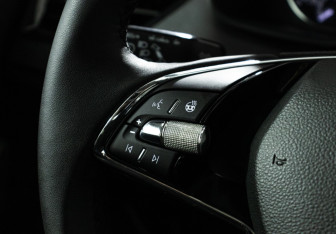 Подержанный автомобиль Skoda Rapid Liftback 2021 года (17 фото)