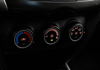 Подержанный автомобиль Mitsubishi ASX 2013 года (14 фото)