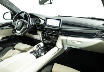 Подержанный автомобиль BMW X6 2016 года (17 фото)