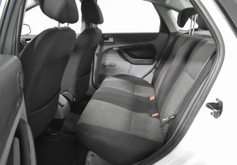 Подержанный автомобиль Ford Focus Sedan 2011 года (11 фото)