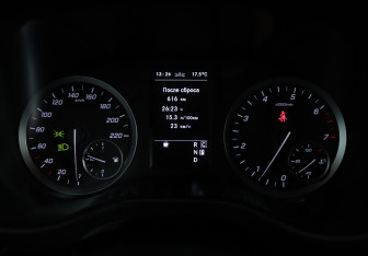 Подержанный автомобиль Mercedes-Benz Vito 2021 года (19 фото)