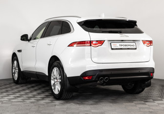 Подержанный автомобиль Jaguar F-Pace 2017 года (8 фото)