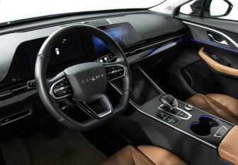 Подержанный автомобиль Omoda C5 2022 года (11 фото)