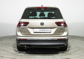 Подержанный автомобиль Volkswagen Tiguan 2017 года (6 фото)