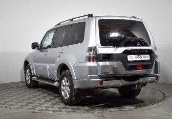 Подержанный автомобиль Mitsubishi Pajero 2014 года (7 фото)