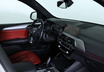 Подержанный автомобиль BMW X3 2019 года (10 фото)
