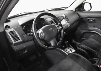 Подержанный автомобиль Citroen C-Crosser 2010 года (9 фото)