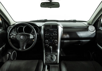 Подержанный автомобиль Suzuki Grand Vitara 2008 года (13 фото)