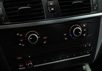 Подержанный автомобиль BMW X3 2013 года (17 фото)