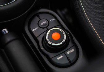 Подержанный автомобиль MINI Hatch 2019 года (20 фото)