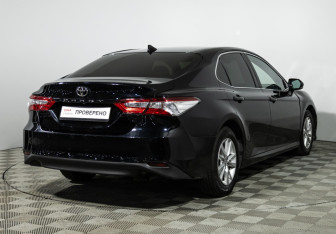 Подержанный автомобиль Toyota Camry Sedan 2018 года (5 фото)