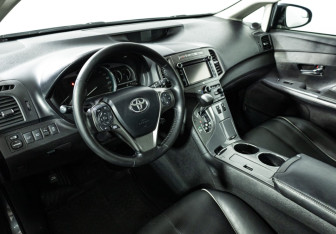 Подержанный автомобиль Toyota Venza 2013 года (11 фото)