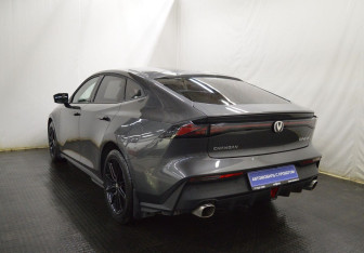 Подержанный автомобиль Changan UNI-V 2024 года (7 фото)