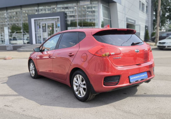 Подержанный автомобиль Kia Ceed Hatchback 2017 года (6 фото)