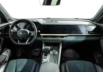 Подержанный автомобиль Geely Monjaro 2023 года (13 фото)