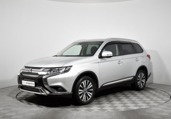 Подержанный автомобиль Mitsubishi Outlander 2019 года (2 фото)