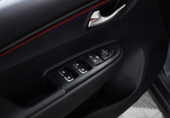Подержанный автомобиль Kia Rio Hatchback 2020 года (19 фото)