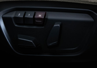 Подержанный автомобиль BMW X3 2014 года (23 фото)