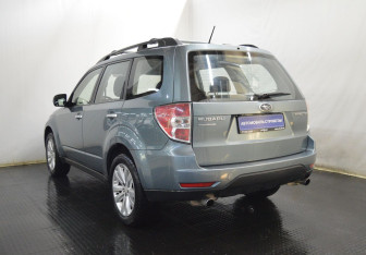 Подержанный автомобиль Subaru Forester Suv 2010 года (7 фото)