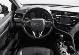 Подержанный автомобиль Toyota Camry Sedan 2018 года (11 фото)