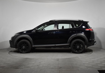 Подержанный автомобиль Toyota RAV4 2018 года (8 фото)