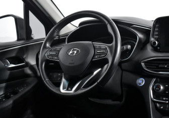 Подержанный автомобиль Hyundai Santa Fe 2018 года (15 фото)