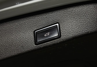 Подержанный автомобиль Volkswagen Touareg 2013 года (25 фото)