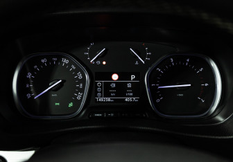 Подержанный автомобиль Peugeot Traveller 2019 года (12 фото)
