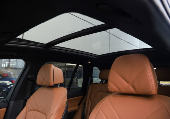 Подержанный автомобиль BMW X5 2023 года (31 фото)