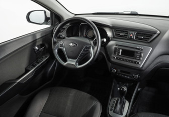 Подержанный автомобиль Kia Rio Sedan 2016 года (9 фото)