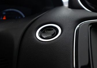 Подержанный автомобиль Jaguar XJ 2016 года (124 фото)