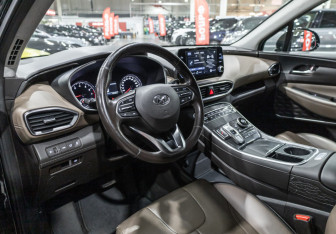 Подержанный автомобиль Hyundai Santa Fe 2021 года (13 фото)