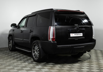 Подержанный автомобиль Cadillac Escalade Suv 2010 года (7 фото)