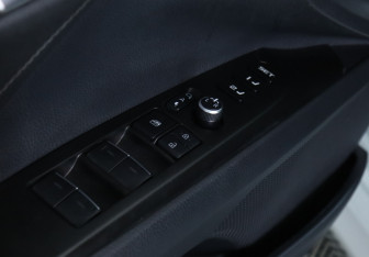 Подержанный автомобиль Toyota Camry Sedan 2021 года (13 фото)