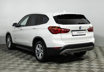 Подержанный автомобиль BMW X1 2016 года (7 фото)