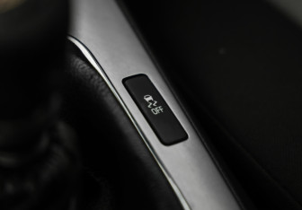 Подержанный автомобиль Chevrolet Cruze Hatchback 2012 года (15 фото)