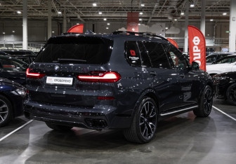 Подержанный автомобиль BMW X7 2020 года (9 фото)