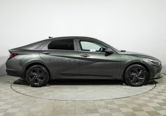 Подержанный автомобиль Hyundai Elantra Sedan 2020 года (4 фото)