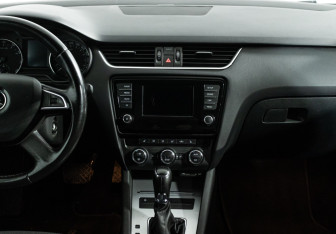 Подержанный автомобиль Skoda Octavia Liftback 2014 года (14 фото)
