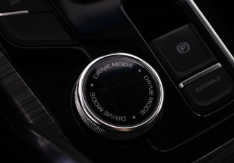 Подержанный автомобиль Geely Atlas Pro 2023 года (21 фото)